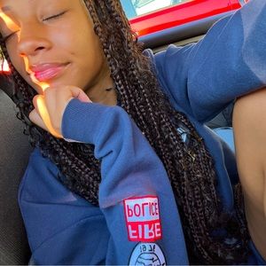 Meet your Posher, Mia